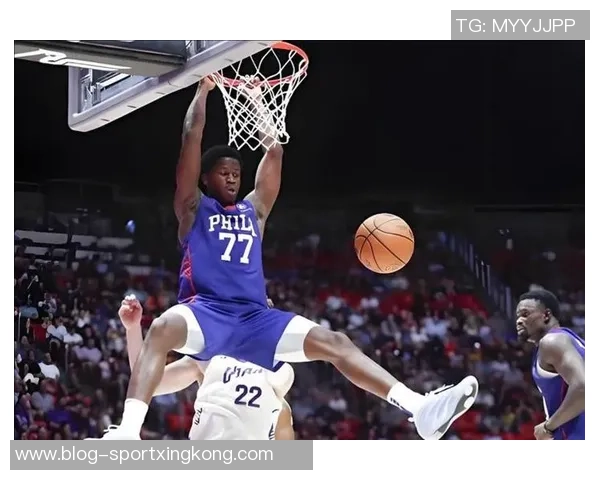 埃奇库姆自信满满精准把握得分机会展现出色表现 埃奇库姆自信满满精准把握得分机会展现出色表现